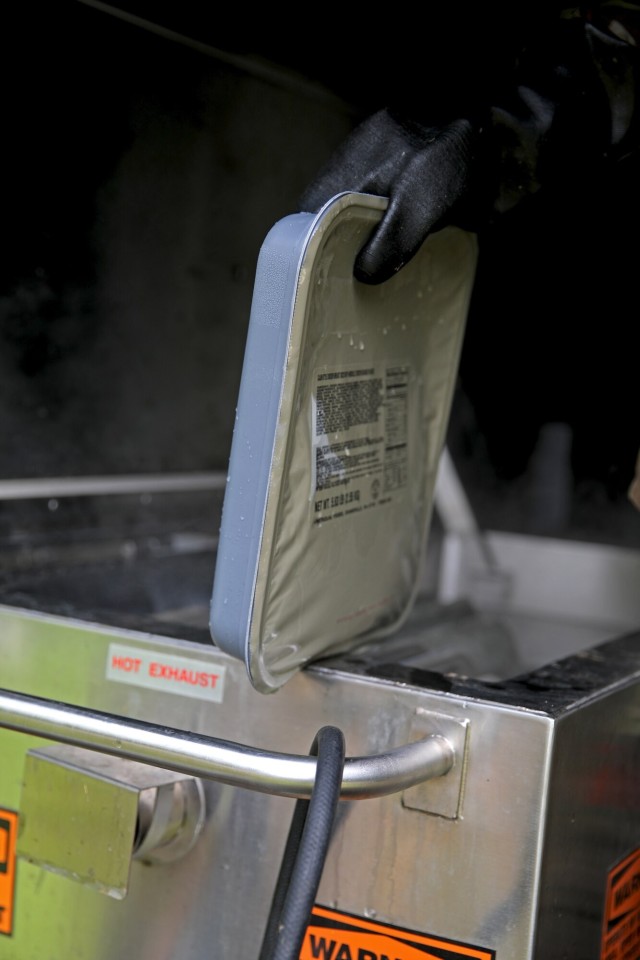 Field Feeding Teams Fuel Red Arrow Soldiers