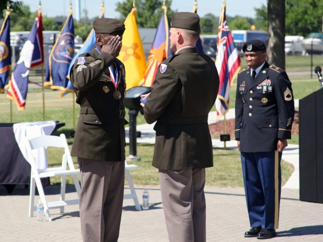 MG Werner passes retirement flag to CSM Charles