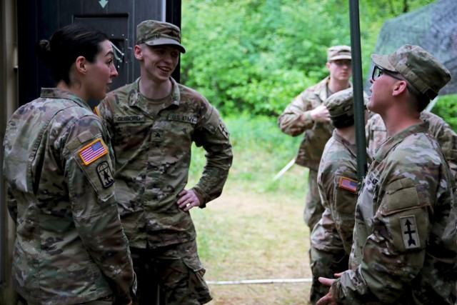 Field Feeding Teams Fuel Red Arrow Soldiers