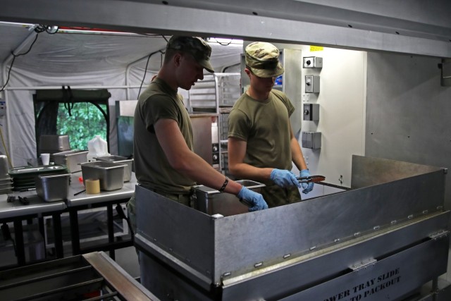 Field Feeding Teams Fuel Red Arrow Soldiers
