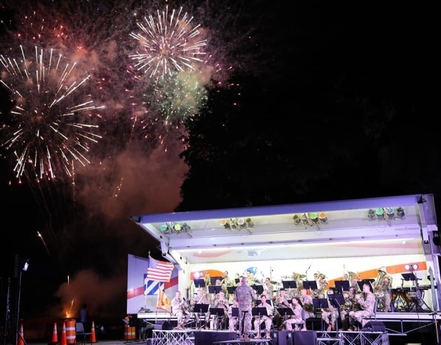 Lightning squelches Marne Independence Day concert, fireworks light up night sky at Hunter