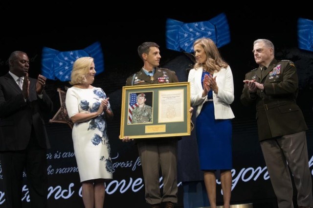 Army Sgt. Maj. Thomas P. Payne, shares his commemorative plaque with his wife, Alison, as he is inducted into the Pentagon Hall of Heroes, in a ceremony at Joint Base Myer-Henderson Hall, Va., July 6, 2022. 