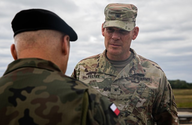 Brig.  General Feltey visits the Land Forces Training Center