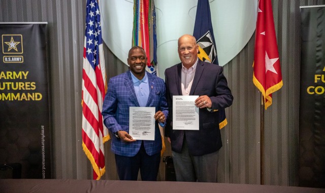 Lt. Gen. Richardson and Lt. Gen Dingle sign the Army Medical Modernization Strategy on July 7, 2022.