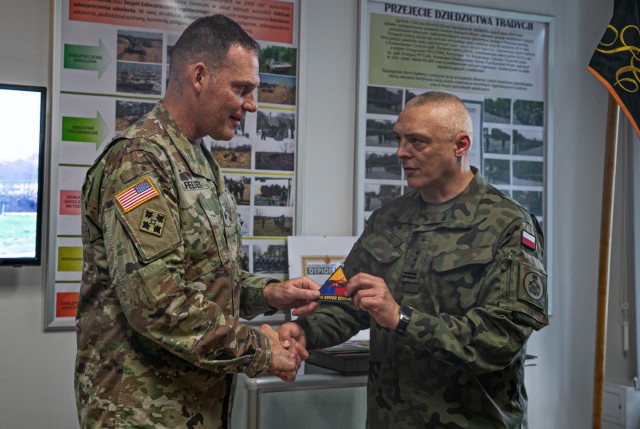 Brig.  General Feltey visits the Land Forces Training Center