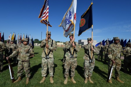 Army Reserve Soldier receives honor at Chicago Cubs MLB Memorial Day home  game, Article