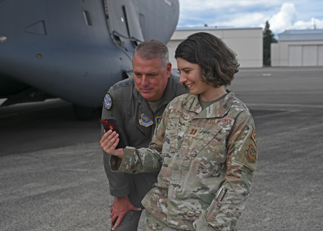 AMC leadership sees firsthand America’s Airlift Wing capes