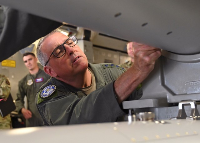 AMC leadership sees firsthand America’s Airlift Wing capes