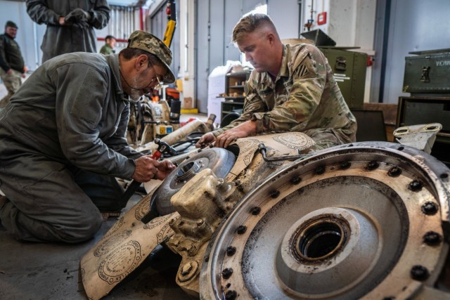 A U.S. Soldier assigned to 1st Armor Brigade, 3rd Infantry Division works with an Armed Forces of Ukraine soldier during M109 Self-Propelled Howitzer maintenance training at Grafenwoehr Training Area, Germany, May 25, 2022. The course is provided by the U.S. and Norway as part of their respective security assistance packages.
