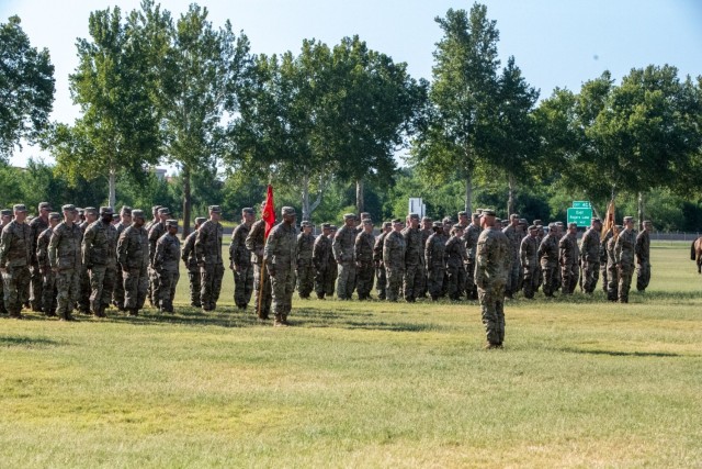 Field Artillery School Commandant’s Final Act: Presenting the Hamilton Award to OK National Guard Unit