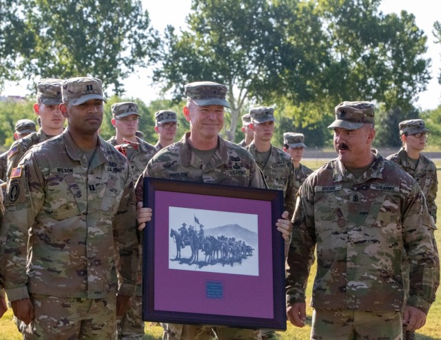 Field Artillery School Commandant’s Final Act: Presenting the Hamilton Award to OK National Guard Unit