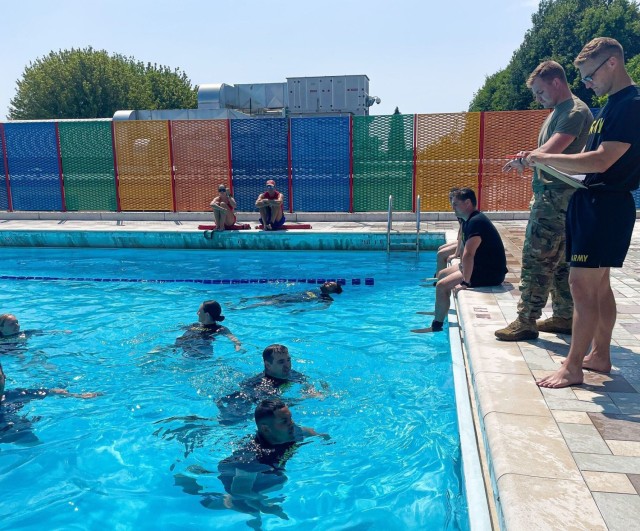 Garrison Provides Pool for Airborne Water Training