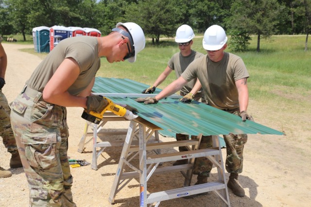 Army Reserve&#39;s 389th Engineer Company Soldiers build skills supporting troop project at Fort McCoy