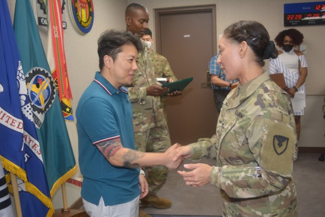 403rd AFSB recognizes Soldiers, Civilians at awards & promotion ceremony