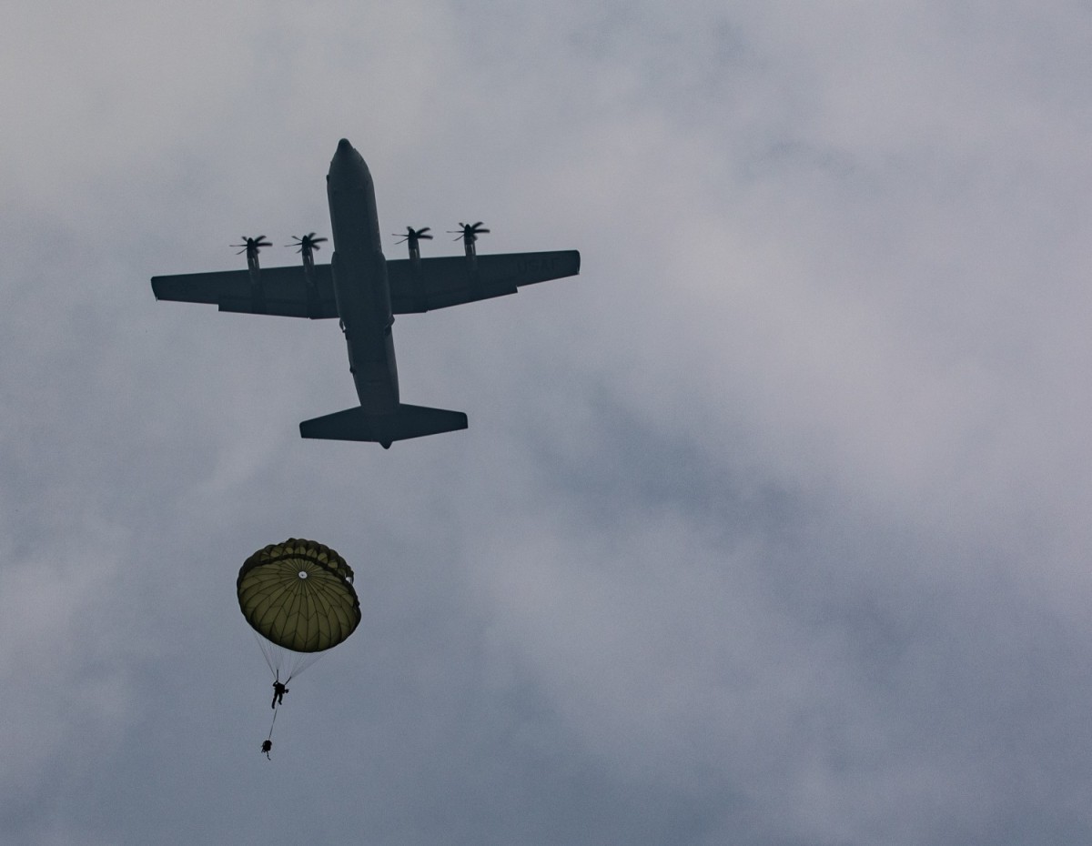 US paratroopers kick-off exercise Super Garuda Shield with trilateral ...