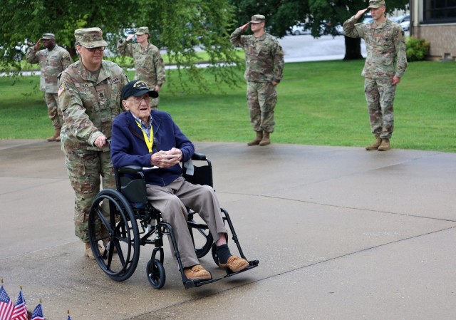 Five 83rd ID WWII veterans visit Fort Knox for tour, dedication ceremony