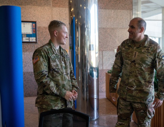 Commander, U.S. Army Forces Command visits Fort Hood
