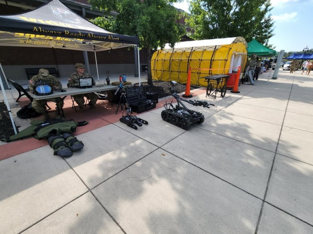 Joint Task Force-National Capital Region and U.S. Army Military District of Washington host regional partners at the 2022 Joint All Hazards Response Expo at Fort Belvoir, Virginia, August 10, 2022. 