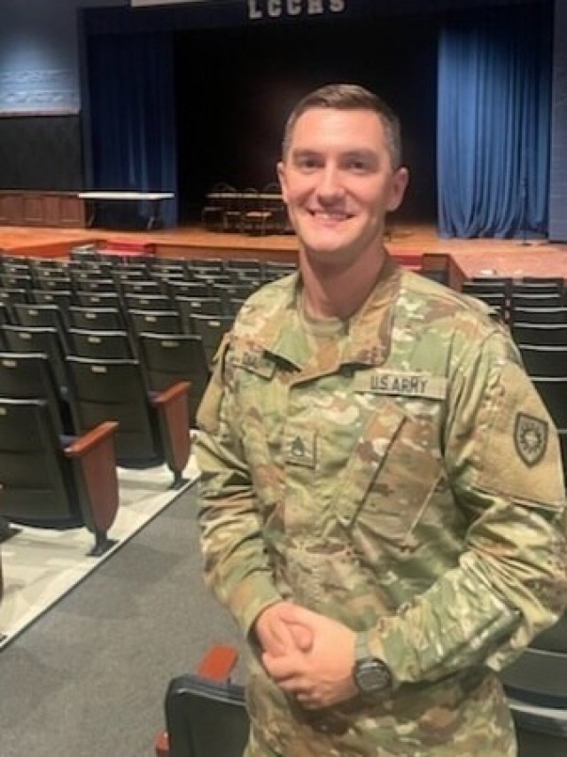 Kentucky Guard Soldier Helps Local Community After Flooding
