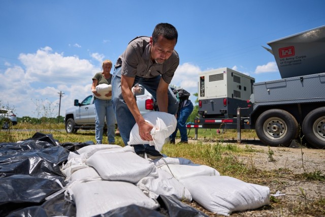 Louisville District Emergency Management conducts flood fight training