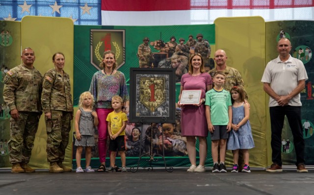 1ID Hosts 3rd Quarter Big Red One Year of Family Award Ceremony