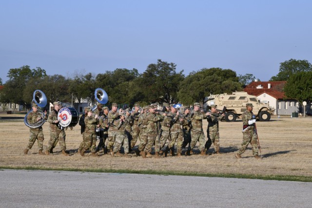 The 323d Army Band, Fort Sam’s Own, plays during a pass and review at the U.S. Army Medical Center of Excellence change of responsibility ceremony conducted on MacArthur Parade Field, Joint Base San Antonio – Fort Sam Houston, Texas, August 26, 2022. The band, assigned to U.S. Army North (Fifth Army), performs at events and ceremonies at the Army historic post. U.S. Army photo by Lauren Padden, U.S. Army Medical Center of Excellence.