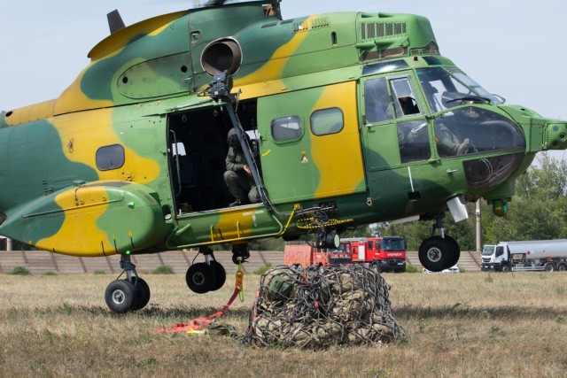 US and Romania train sling loading operations