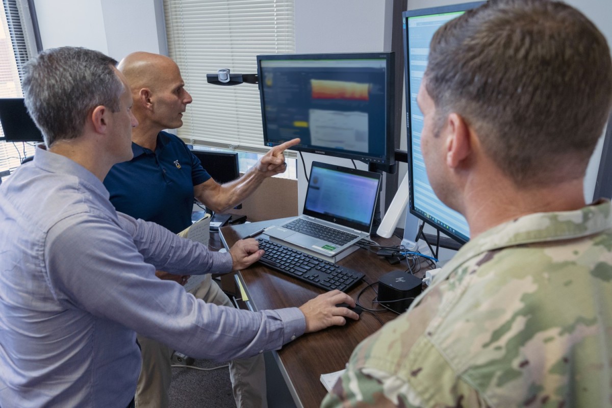 army-data-scientists-build-customized-analytics-to-empower-agile