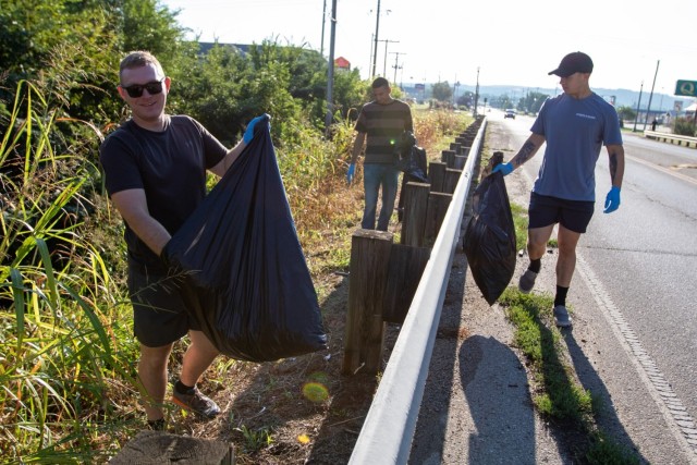 Big Red One Soldiers Attend Community Cleanup