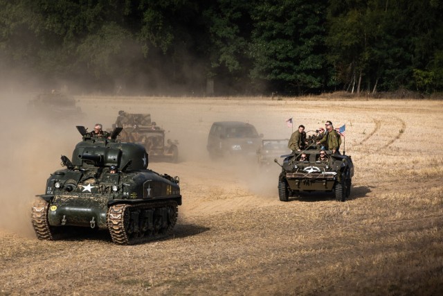 Tanks in Mons