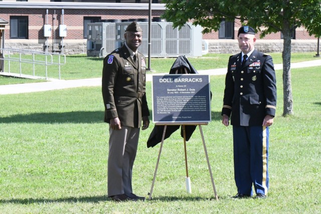 Dole Barracks memorialization at Fort Drum honors late U.S. senator, 10th Mountain Division war veteran