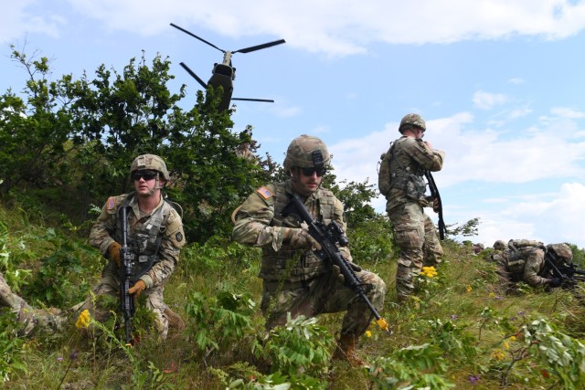 During annual training, infantry Soldiers of the Minnesota National Guard’s 1st Combined Arms Battalion – 194th Armor are air inserted into a narrow landing zone on Camp Ripley in Minnesota Aug. 19, 2022, by CH-47 Chinook aircrews of Bravo Company, 3rd Battalion – 126th Aviation Regiment.