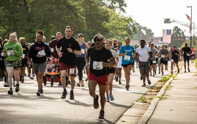Community run honors and remembers fallen service members