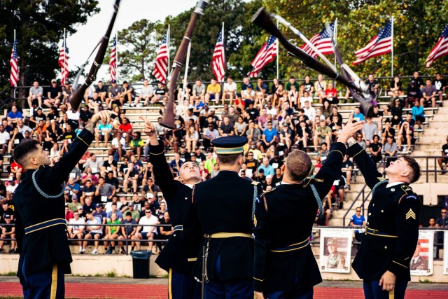 Community run honors and remembers fallen service members
