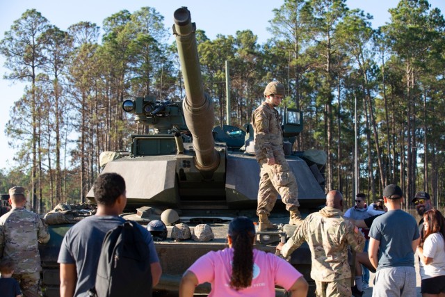 Family Day ends Hound Battalion&#39;s combined arms live fire exercise