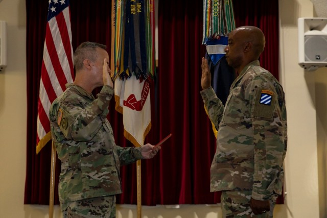 Third Infantry Division welcomes new division chaplain with assumption of stole ceremony