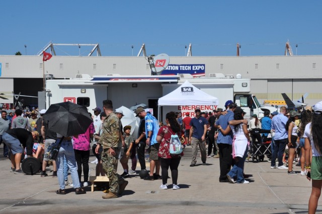 Hundreds visit Corps&#39; emergency control vehicle display at San Diego air show