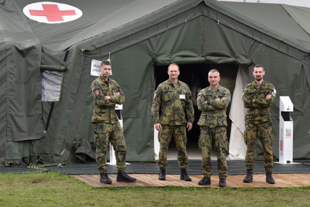 US medical evaluators work with multinational counterparts to evaluate task force in Czech Republic