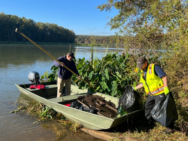 Fort Benning community take to waterways to clean the Chattahoochee River 