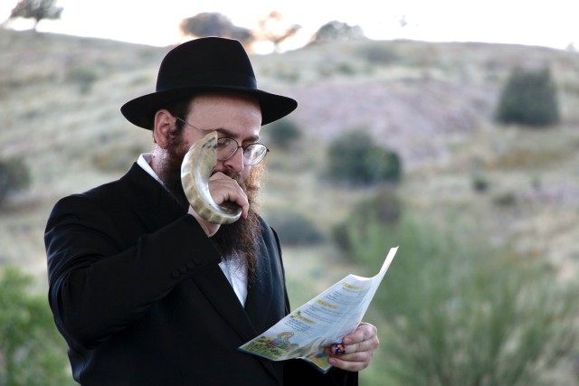 RSO, community welcome Jewish New Year with Tashlich ceremony