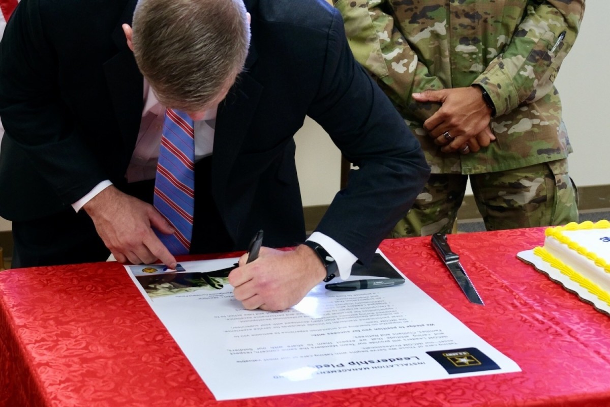 IMCOM-Pacific Celebrates 20 Years Enabling Army Readiness, Leaders Sign ...