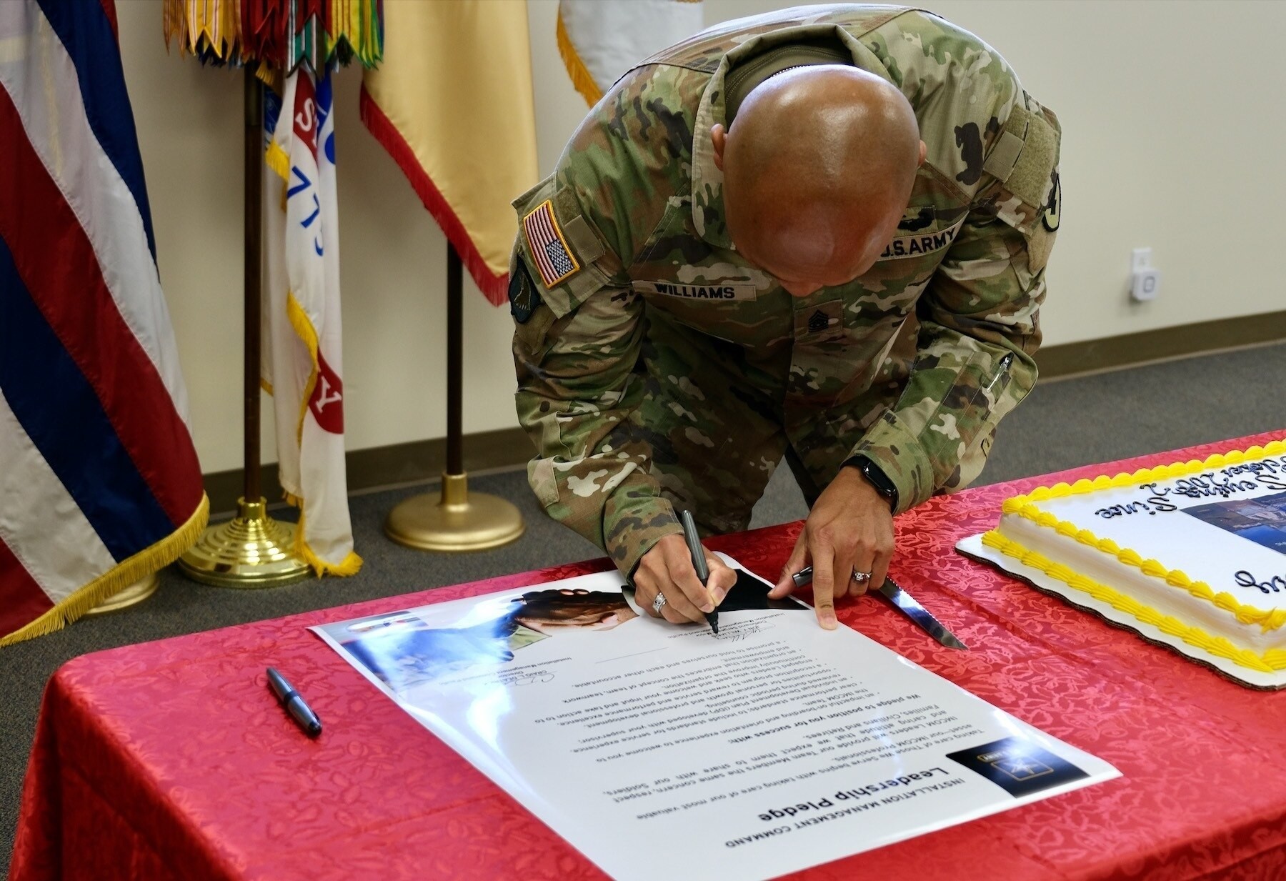 imcom-pacific-celebrates-20-years-enabling-army-readiness-leaders-sign