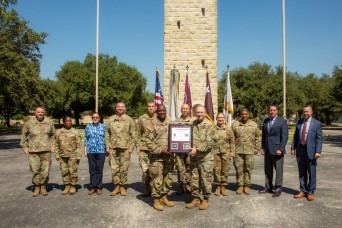 Army North’s Office of the Command Surgeon receives Army Medicine Wolf Pack Award