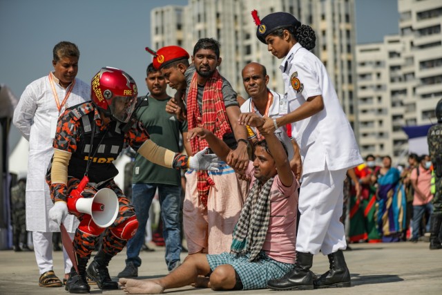 During the field training exercise participants simulated the kind of challenges responders would face during a catastrophic earthquake in Dhaka. (Photo Credit: Sgt. Hannah Hawkins