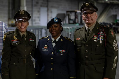 File:Big Red One Soldiers Reenlist at Chicago Bears Veterans Day