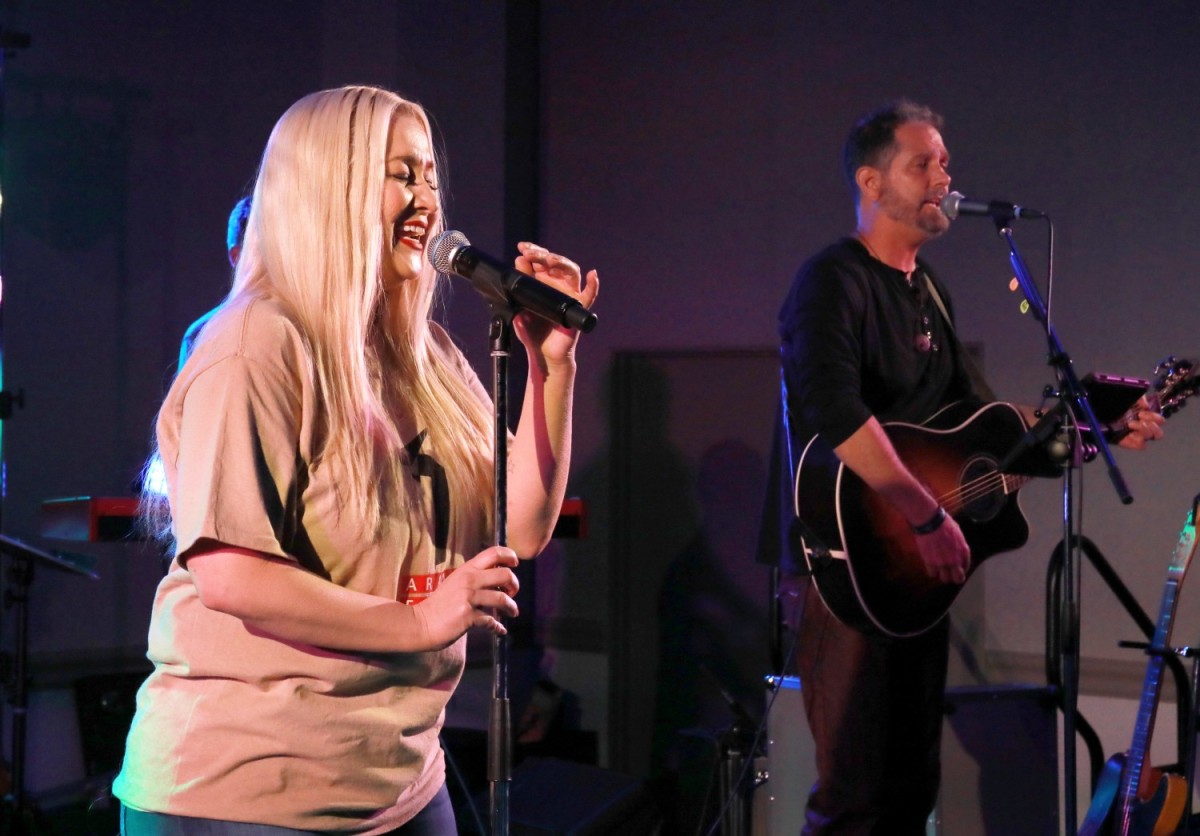 American Idol Alum Kellie Pickler Performs For Camp Zama Crowd On   Max1200 