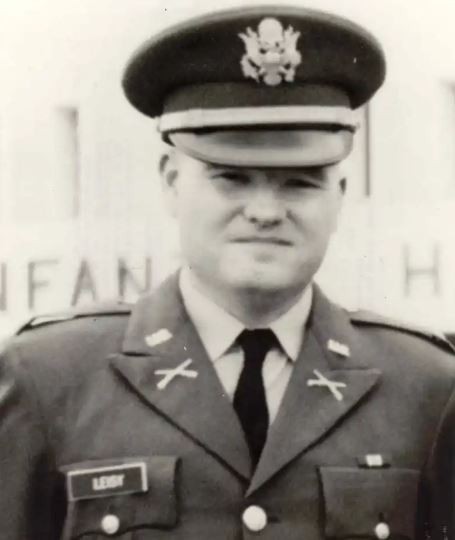 2LT Robert R. Leisy