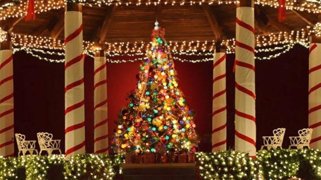 The Fort Knox annual Christmas Tree Lighting Ceremony will take place at the Post Gazebo at 5:30 p.m. on Dec. 1, 2022, and will feature live music, meet-and-greet with Santa and refreshments.