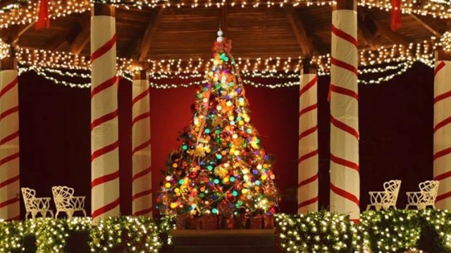 The Fort Knox annual Christmas Tree Lighting Ceremony will take place at the Post Gazebo at 5:30 p.m. on Dec. 1, 2022, and will feature live music, meet-and-greet with Santa and refreshments.