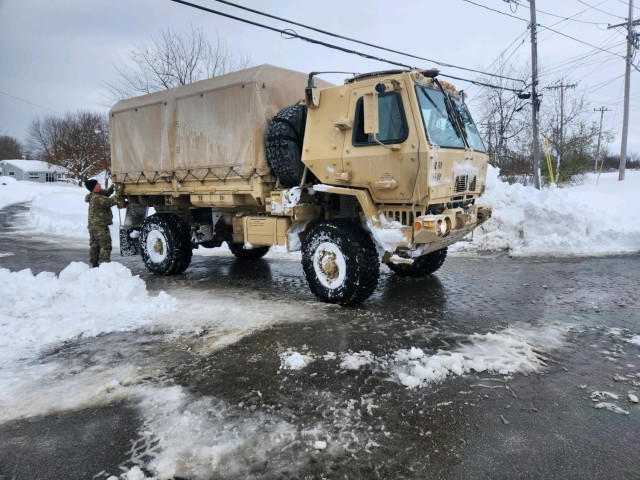 2nd Squadron, 101st Cavalry Regiment, responding to snow recovery operations around Buffalo NY, Nov 19, 2022. Since being placed on standby at NY Gov Kathy Hochul&#39;s direction, the number of activated service members has doubled to 140. Heaviest affected areas are reporting over 6 feet of snow. Courtesy National Guard photo by 2nd Squadron, 101st Cavalry Regiment.